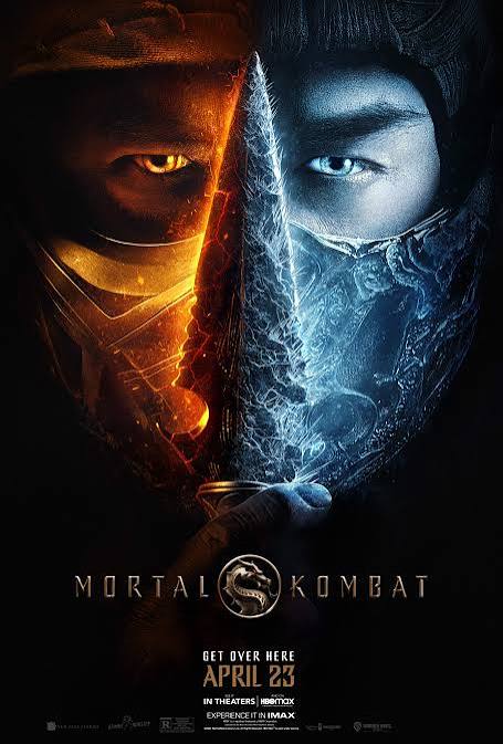 پوستر فیلم Mortal Kombat؛ دو شخصیت نقاب&zwnj;دار در نمای نزدیک روبه&zwnj;روی هم قرار گرفته&zwnj;اند، نیمی از تصویر با نور نارنجی و آتشین و نیم دیگر با نور آبی و یخی پوشیده شده است. لوگوی &laquo;Mortal Kombat&raquo; و عبارت &laquo;Get Over Here&raquo; در پایین پوستر دیده می&zwnj;شود.